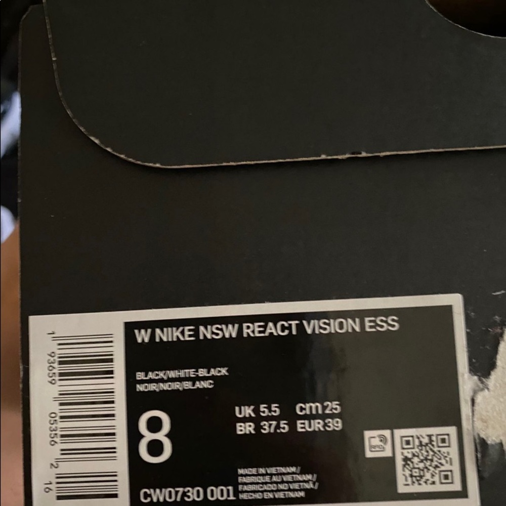 Nike tennis shoes. Great for running brand new.